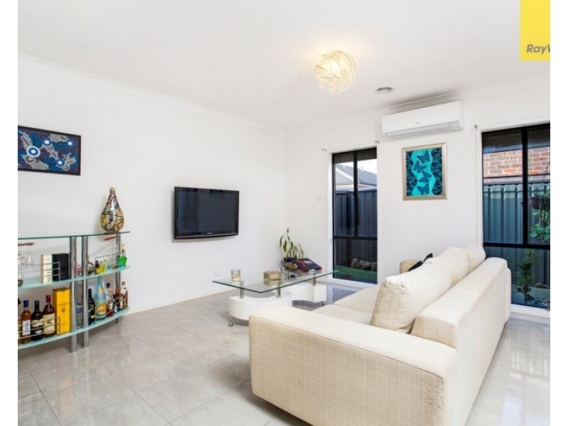 25 Dempster Drive, Craigieburn VIC 3064