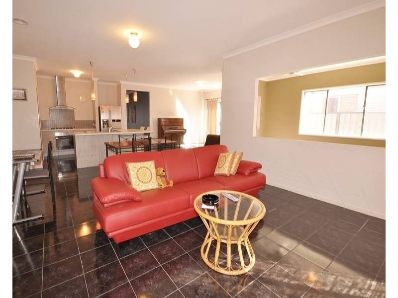 9 Rosleigh Drive, Craigieburn VIC 3064