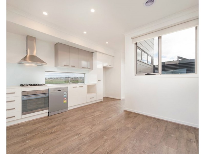 16 Bayano Way, Craigieburn VIC 3064