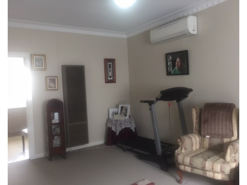 77 Isla Avenue, Glenroy VIC 3046