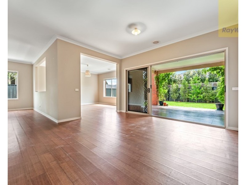 22 Cheltenham Close, Craigieburn VIC 3064