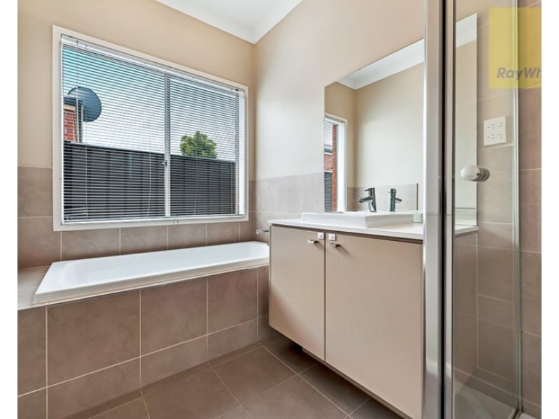 22 Cheltenham Close, Craigieburn VIC 3064