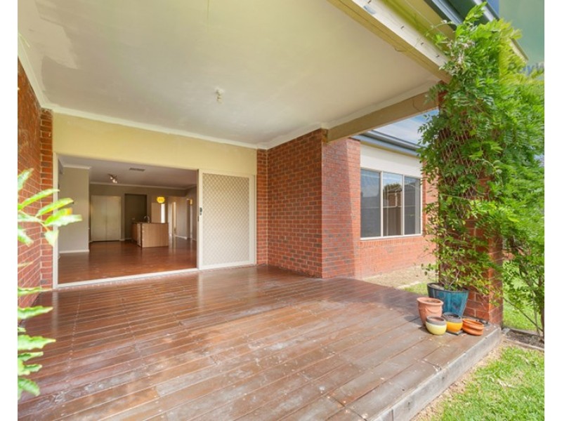 22 Cheltenham Close, Craigieburn VIC 3064
