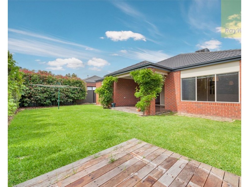 22 Cheltenham Close, Craigieburn VIC 3064