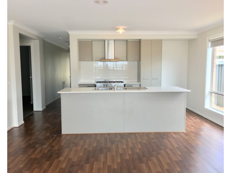 102 Sustainable Drive, Craigieburn VIC 3064