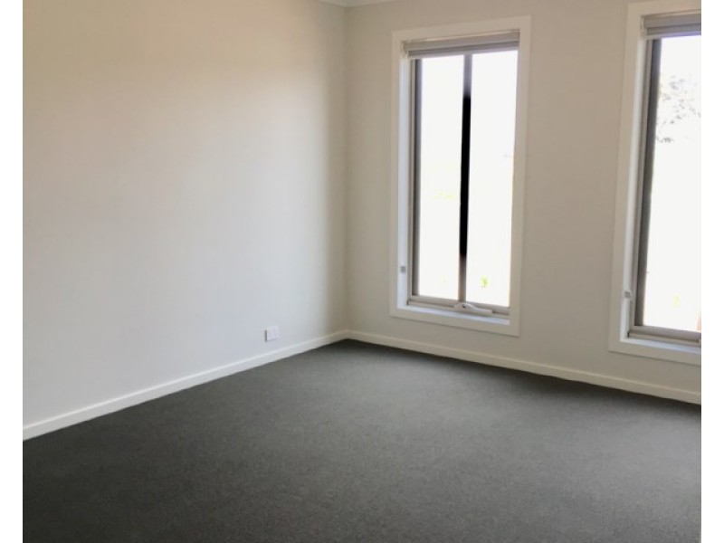 102 Sustainable Drive, Craigieburn VIC 3064