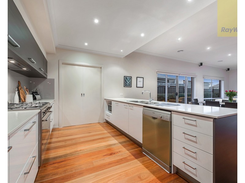 29 Thorngrove Avenue, Craigieburn VIC 3064