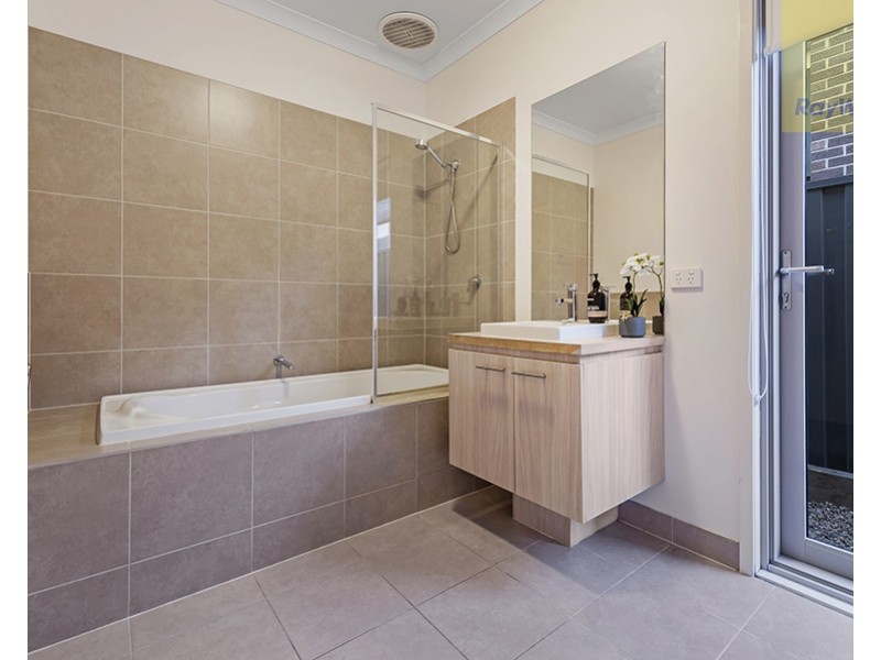 9 Euphoria Street, Craigieburn VIC 3064