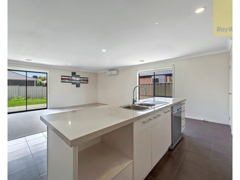 33 Ballybunion Avenue, Craigieburn VIC 3064