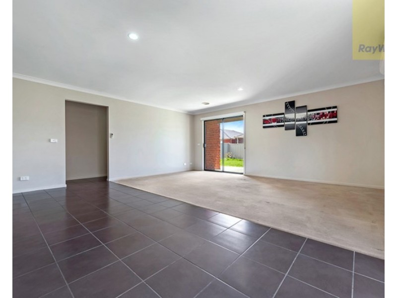 33 Ballybunion Avenue, Craigieburn VIC 3064
