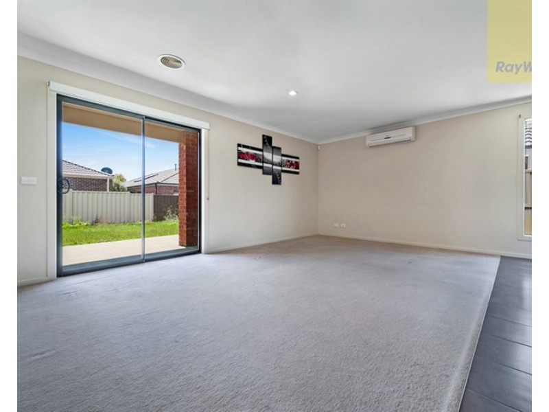 33 Ballybunion Avenue, Craigieburn VIC 3064