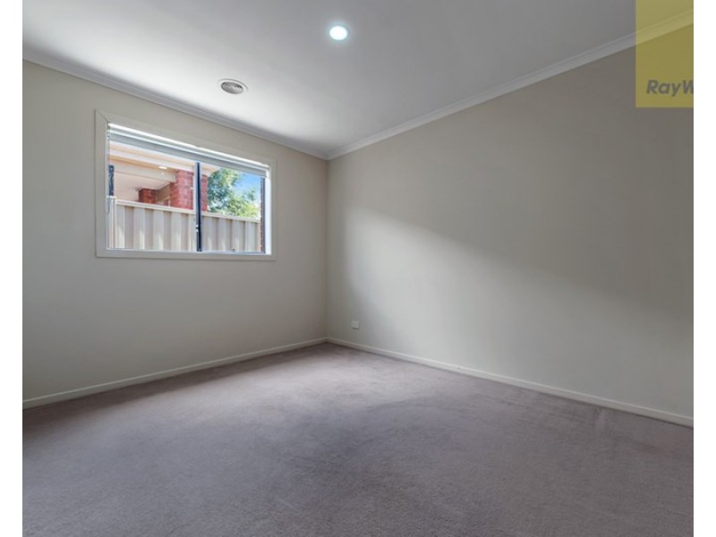 33 Ballybunion Avenue, Craigieburn VIC 3064