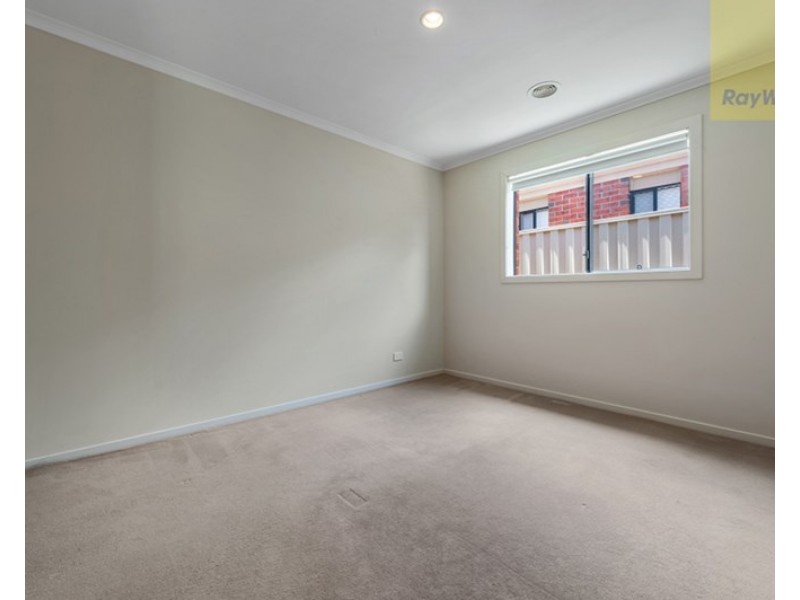 33 Ballybunion Avenue, Craigieburn VIC 3064