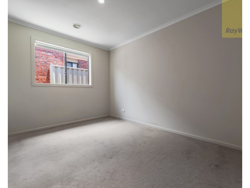 33 Ballybunion Avenue, Craigieburn VIC 3064