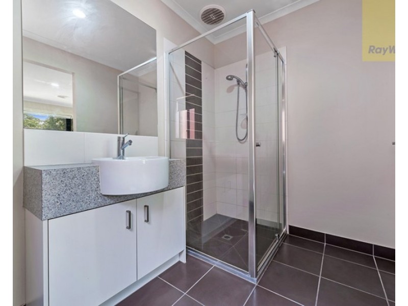 33 Ballybunion Avenue, Craigieburn VIC 3064