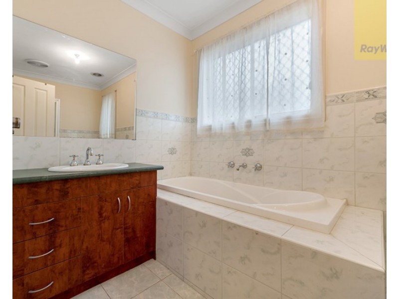 7 Lockwood Drive, Roxburgh Park VIC 3064