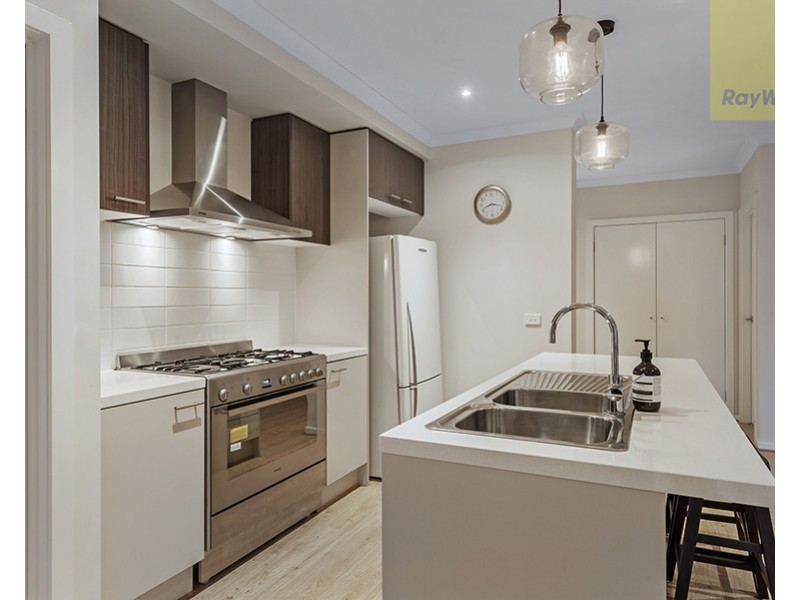 10 Iron Bridge Road, Craigieburn VIC 3064