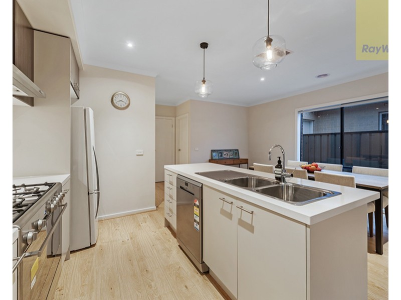 10 Iron Bridge Road, Craigieburn VIC 3064
