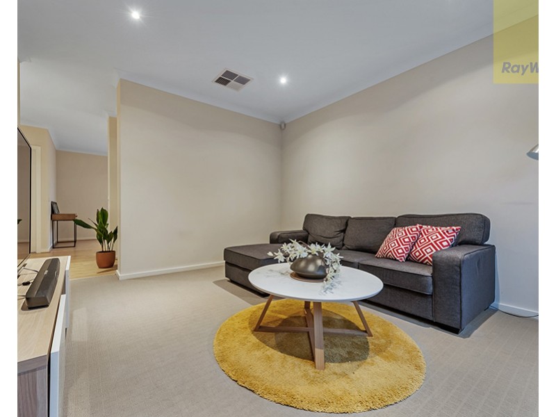 10 Iron Bridge Road, Craigieburn VIC 3064