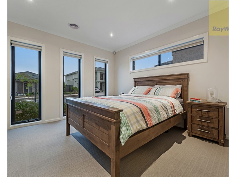 10 Iron Bridge Road, Craigieburn VIC 3064