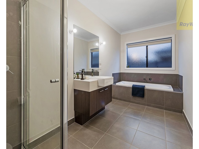 10 Iron Bridge Road, Craigieburn VIC 3064