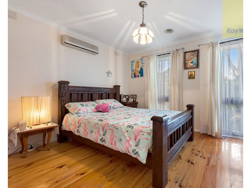 11 Milburn Place, Craigieburn VIC 3064