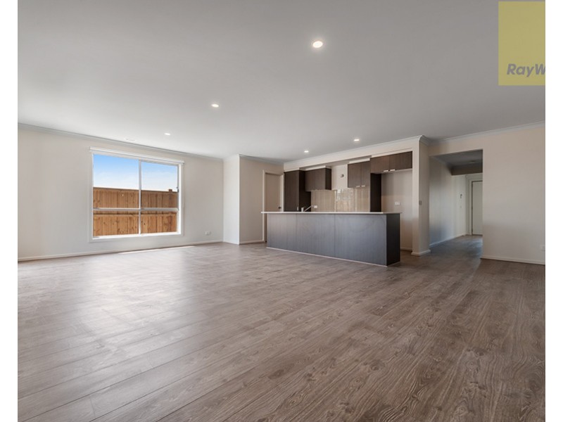 13 Whinfell Street, Mickleham VIC 3064