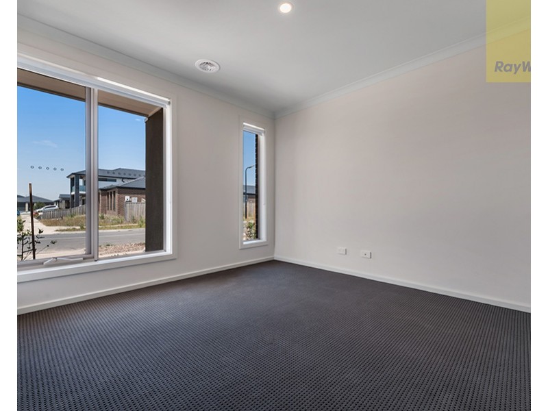 13 Whinfell Street, Mickleham VIC 3064