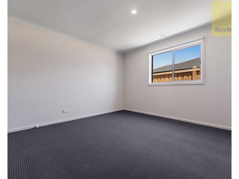 13 Whinfell Street, Mickleham VIC 3064