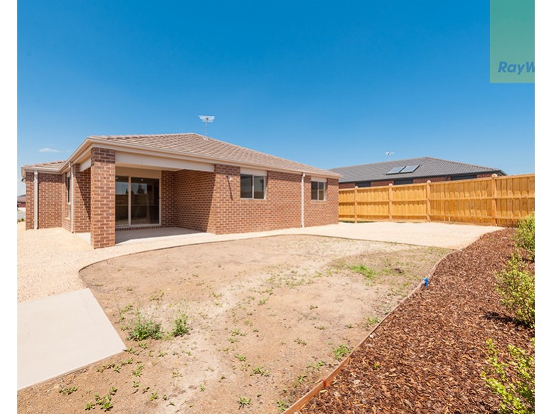 13 Whinfell Street, Mickleham VIC 3064