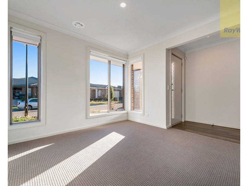 48 Falstone Circuit, Mickleham VIC 3064