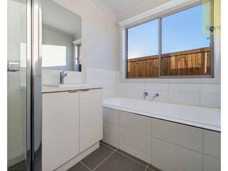 48 Falstone Circuit, Mickleham VIC 3064