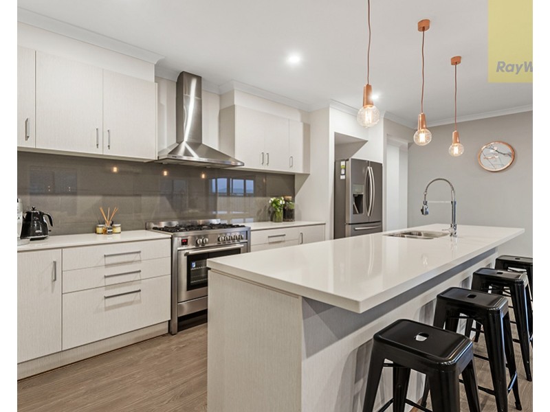 18 Baronial Way, Craigieburn VIC 3064
