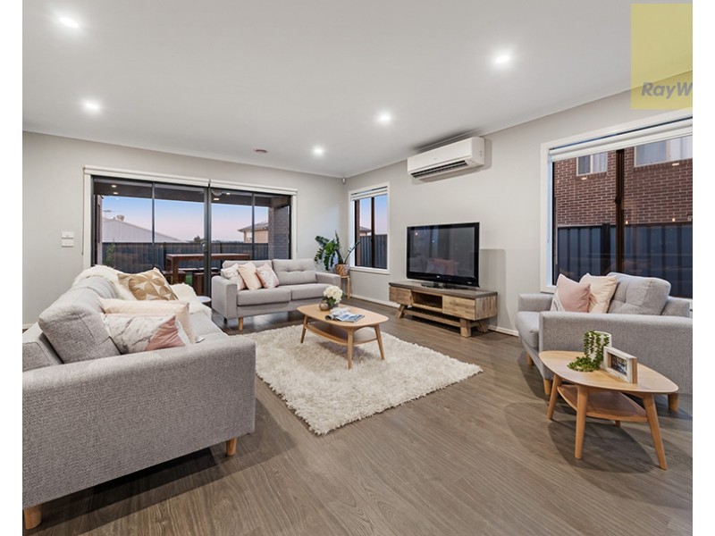 18 Baronial Way, Craigieburn VIC 3064