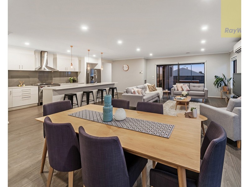 18 Baronial Way, Craigieburn VIC 3064