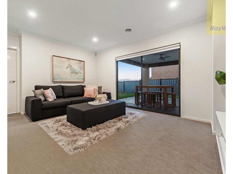18 Baronial Way, Craigieburn VIC 3064