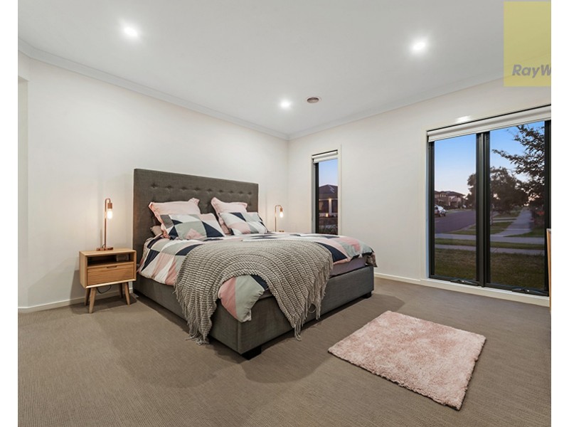18 Baronial Way, Craigieburn VIC 3064
