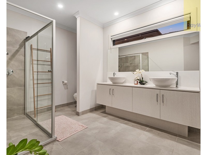 18 Baronial Way, Craigieburn VIC 3064