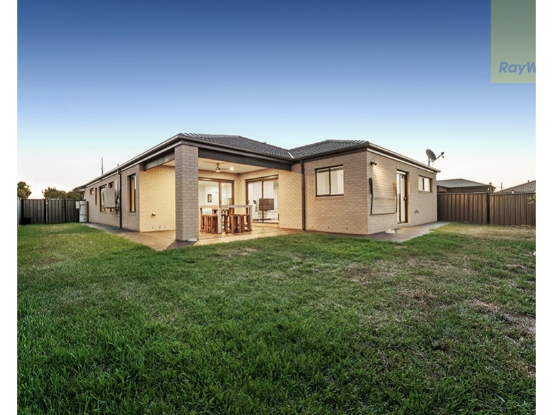 18 Baronial Way, Craigieburn VIC 3064