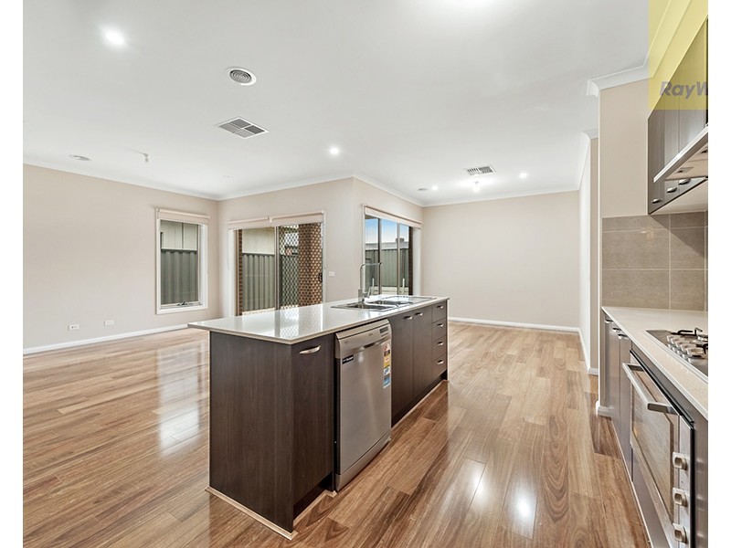 4 Northfield Drive, Craigieburn VIC 3064