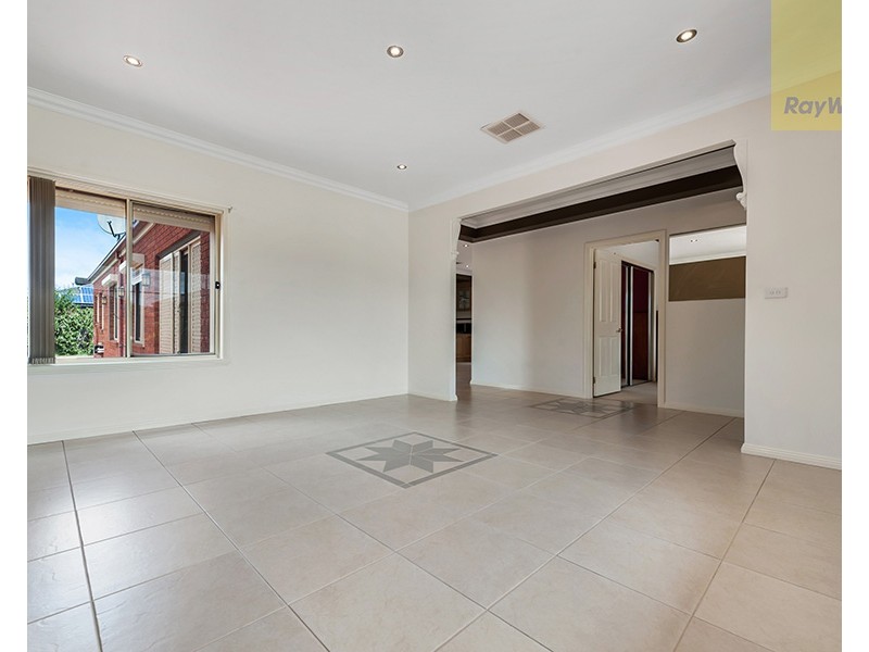 67 Lockwood Drive, Roxburgh Park VIC 3064