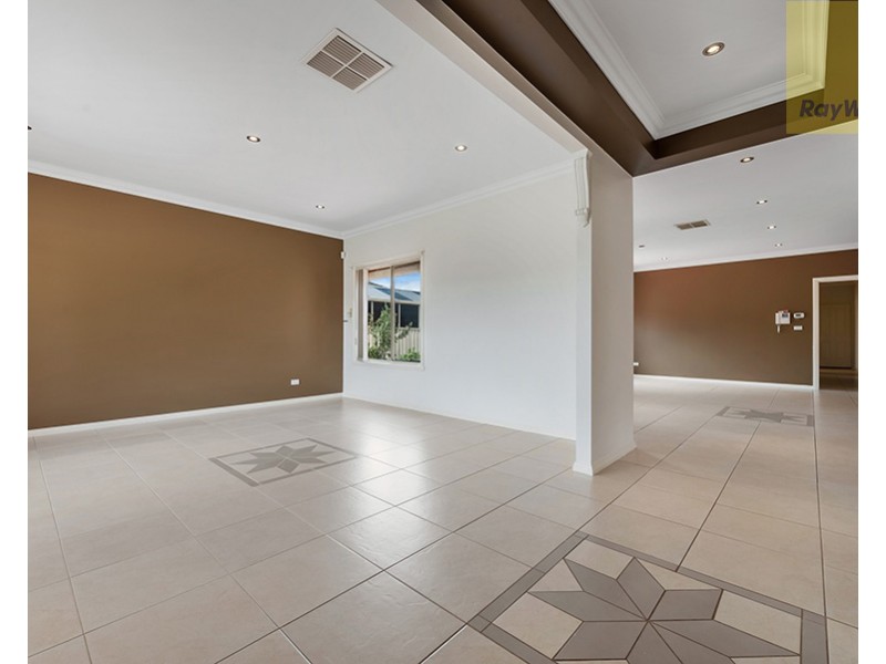 67 Lockwood Drive, Roxburgh Park VIC 3064