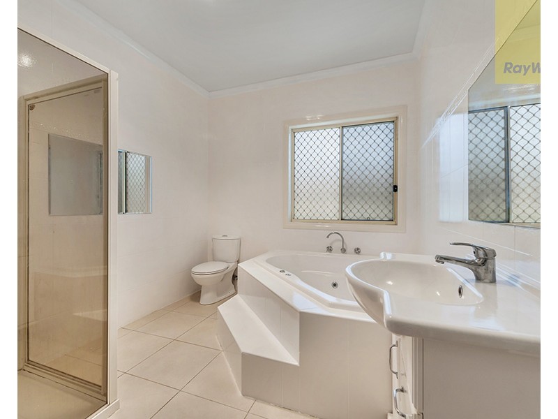 67 Lockwood Drive, Roxburgh Park VIC 3064