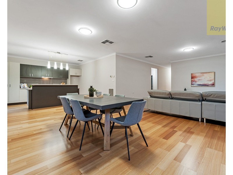 17 Westerfolds Loop, Craigieburn VIC 3064