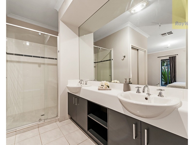 17 Westerfolds Loop, Craigieburn VIC 3064