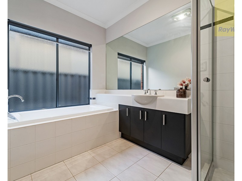 17 Westerfolds Loop, Craigieburn VIC 3064