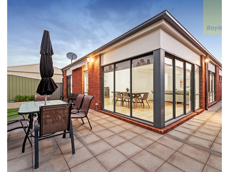 17 Westerfolds Loop, Craigieburn VIC 3064