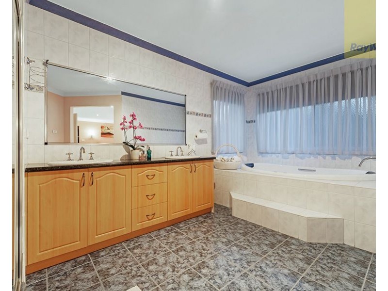 11 Thomas Street, Roxburgh Park VIC 3064