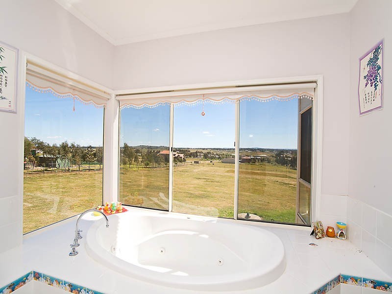 35 Summit Drive, Mickleham VIC 3064