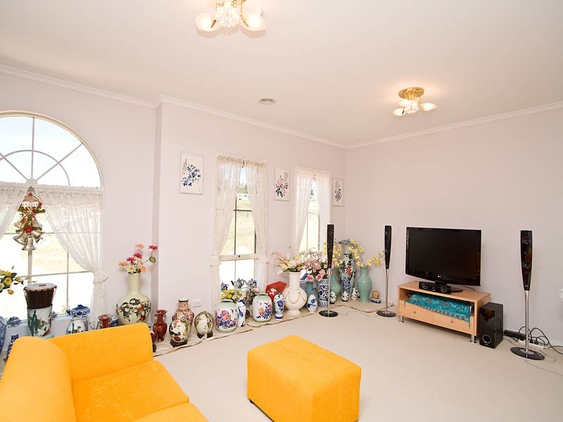 35 Summit Drive, Mickleham VIC 3064